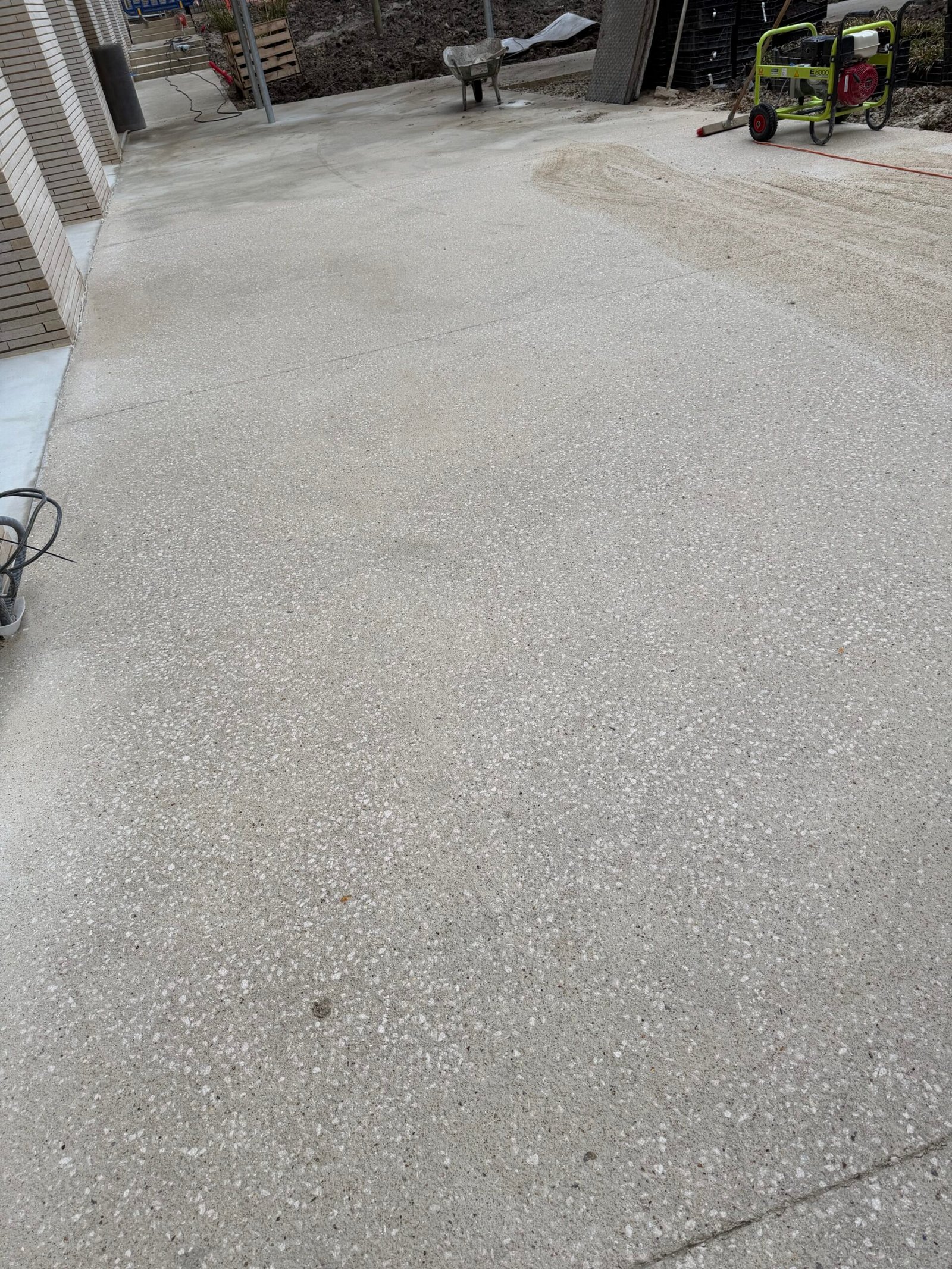 Béton bouchardé ou sablé antidérapant